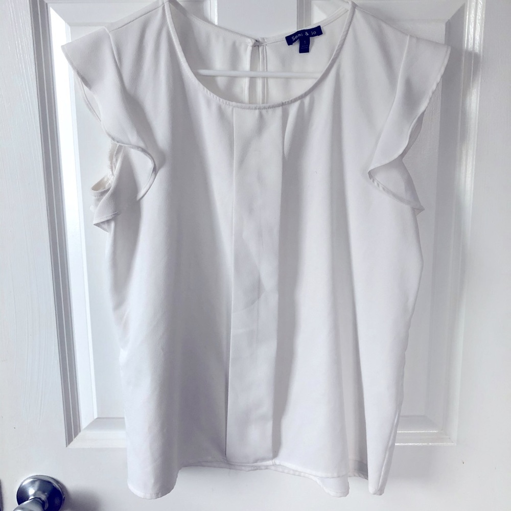 Dressy white shirt sleeve shirt